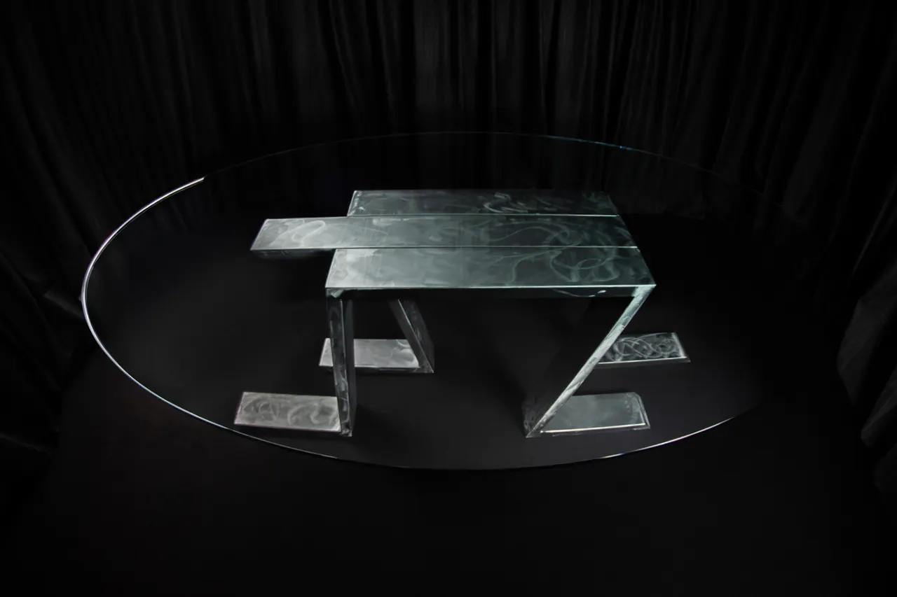 GOOD BOY TABLE